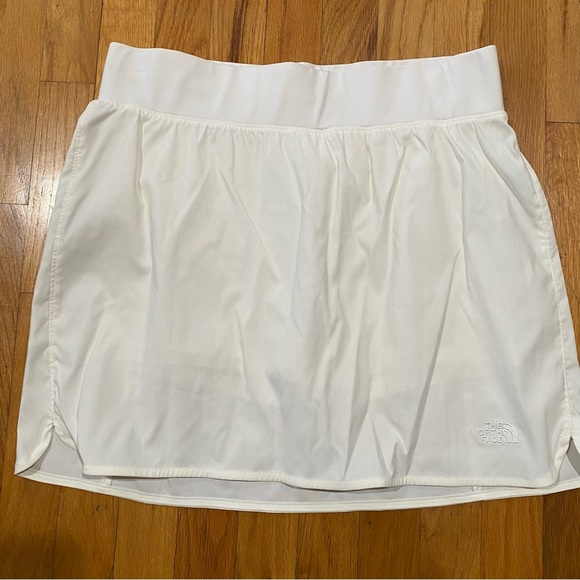 The North Face Women’s White Classic Skort - Picture 1 of 6